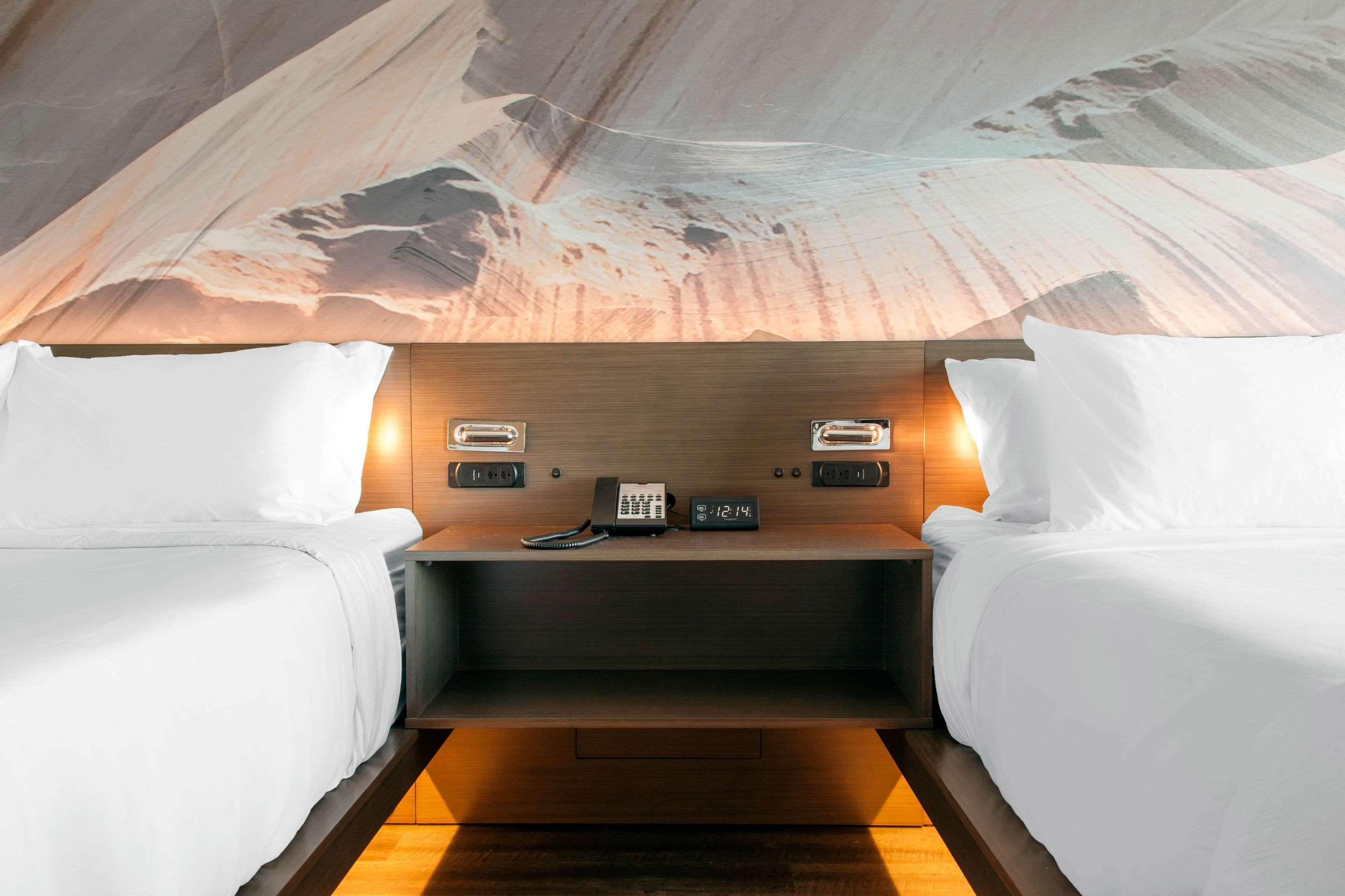 Cambria Hotel Greenville Bagian luar foto