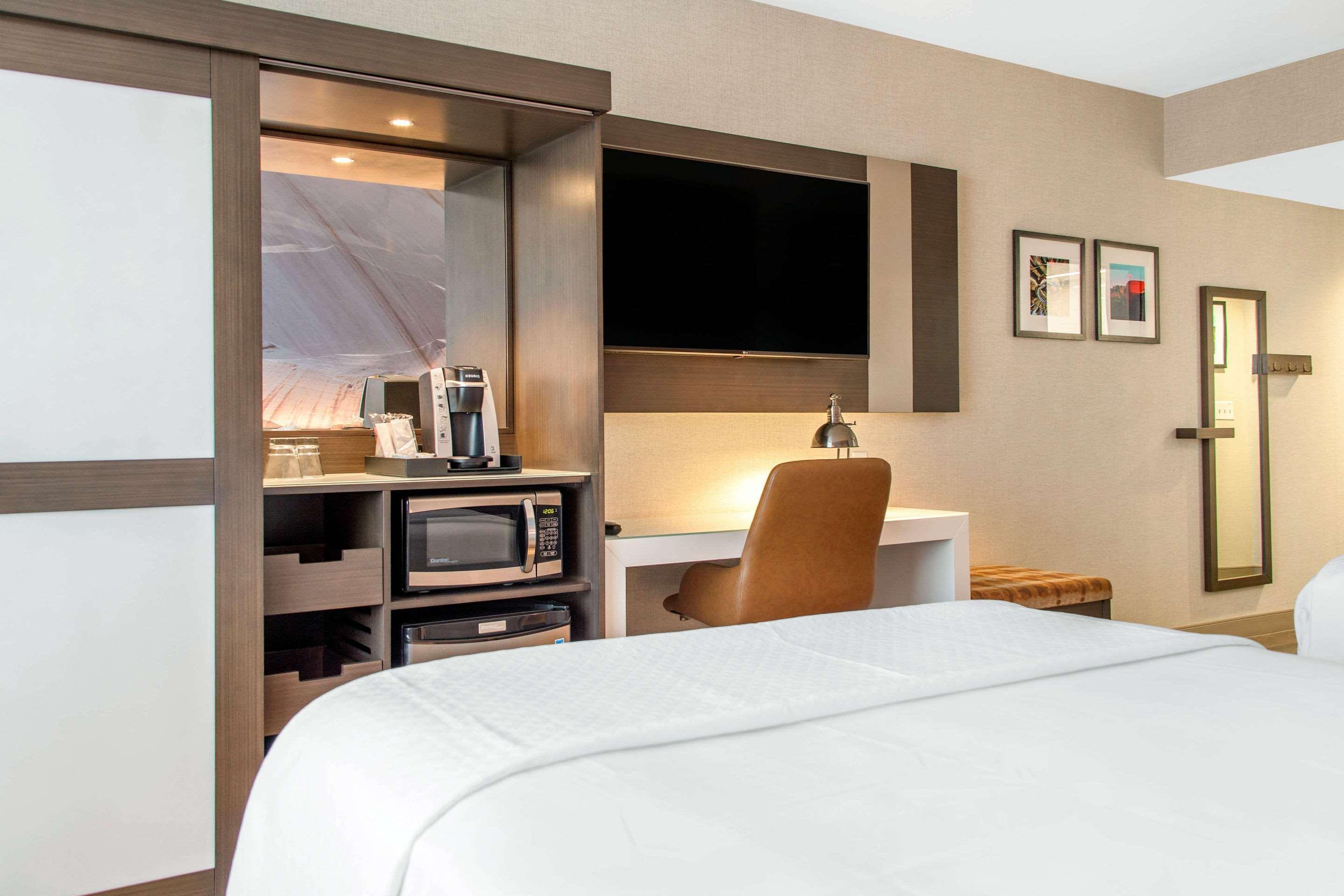 Cambria Hotel Greenville Bagian luar foto