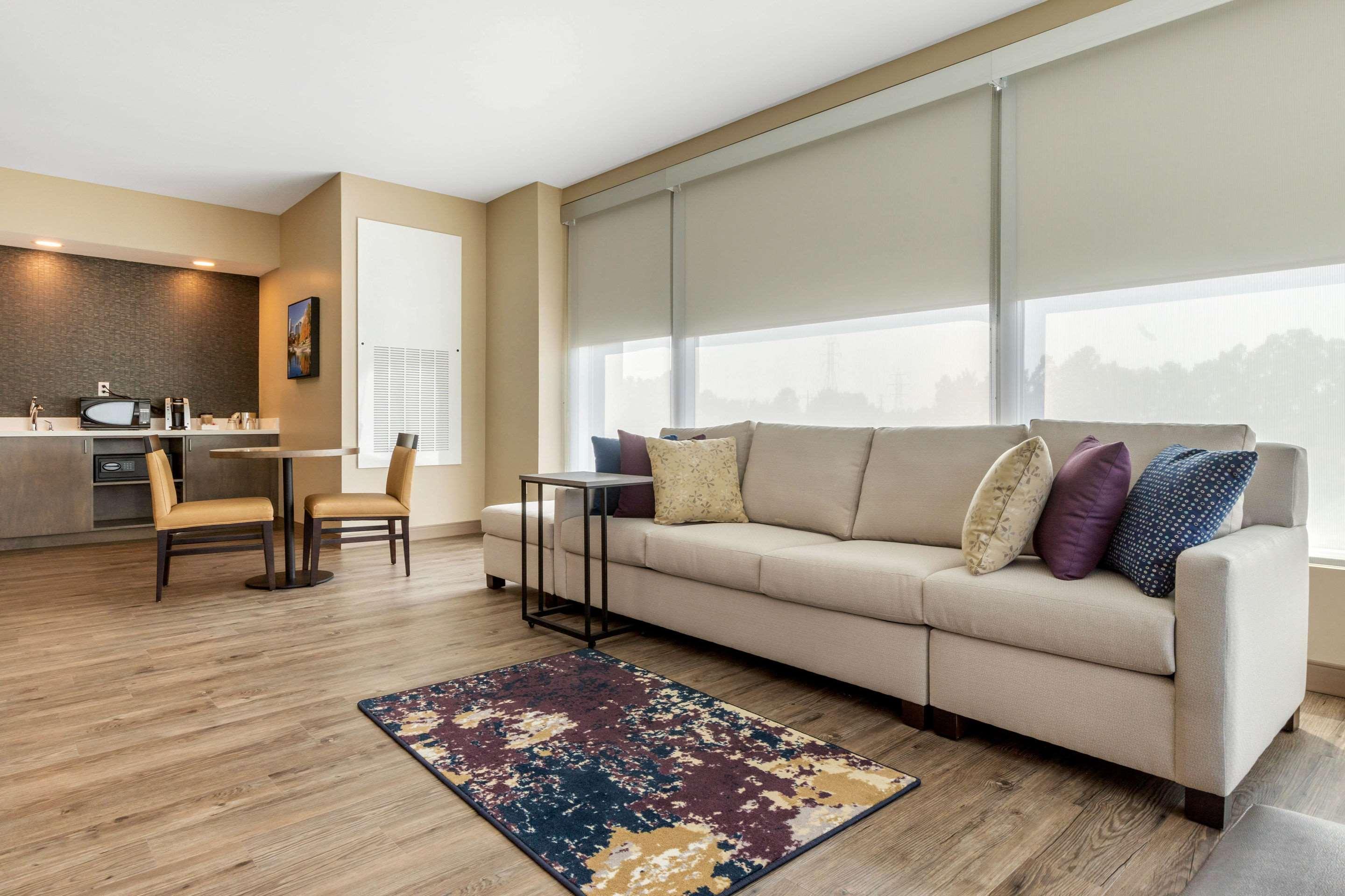 Cambria Hotel Greenville Bagian luar foto
