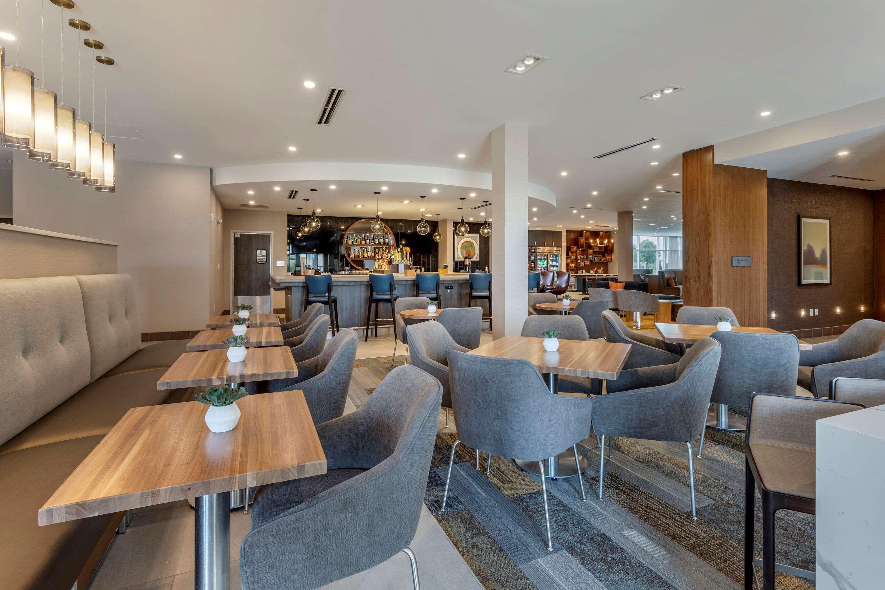 Cambria Hotel Greenville Bagian luar foto