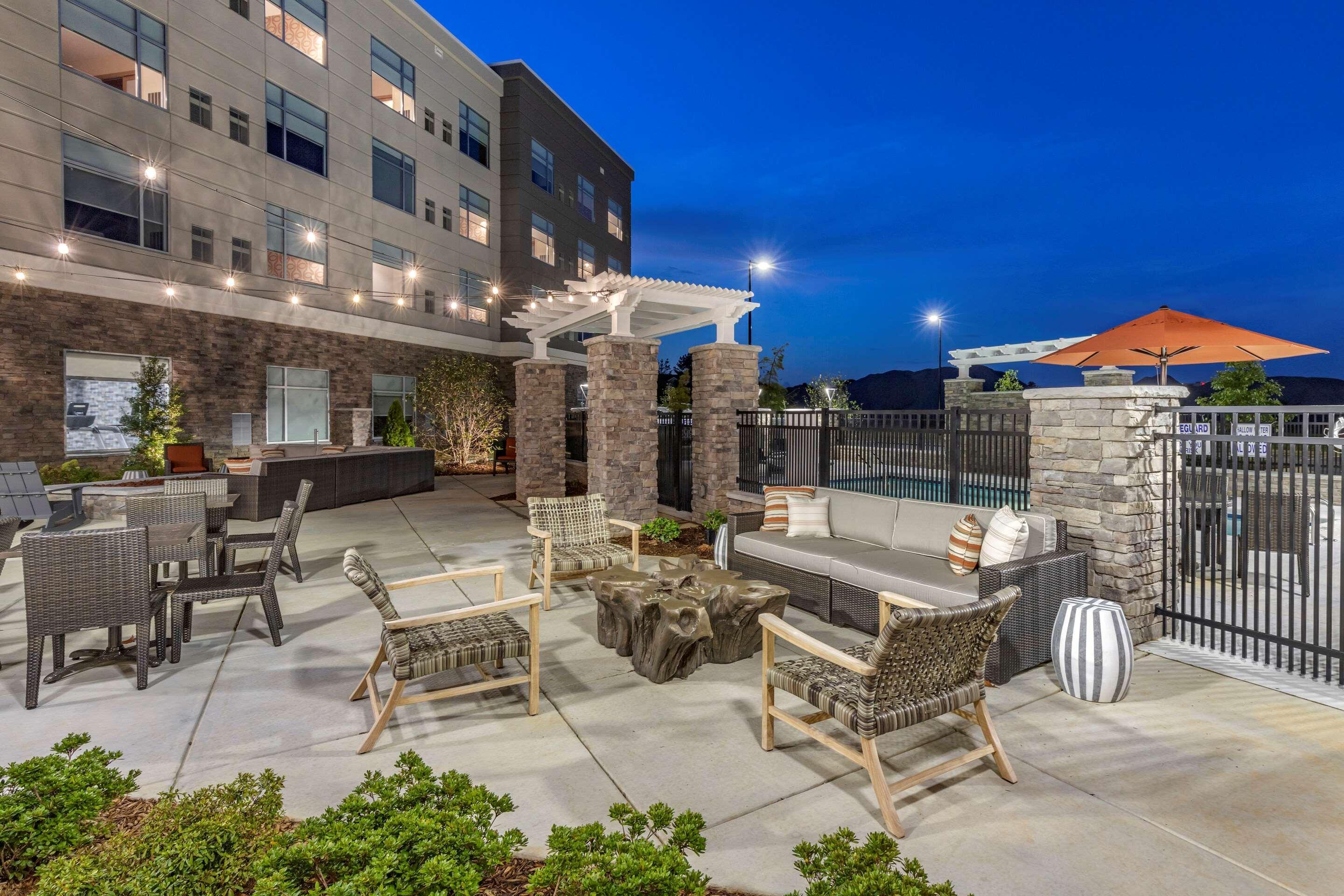 Cambria Hotel Greenville Bagian luar foto