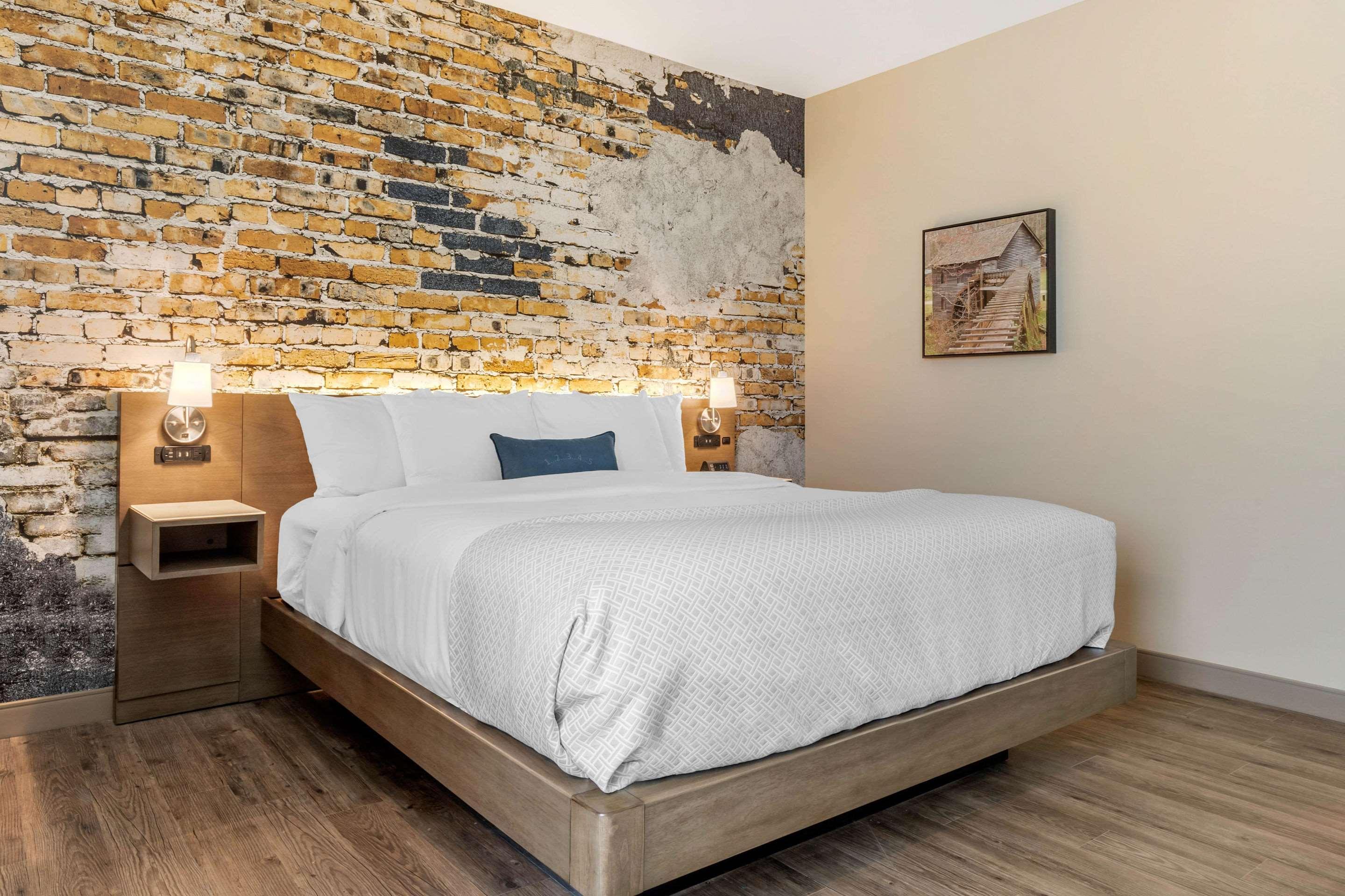 Cambria Hotel Greenville Bagian luar foto